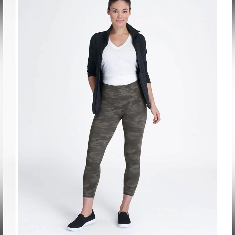 SPANX Look At Me Now Seamless Cropped Leggings Sage Green Camo Women’s S